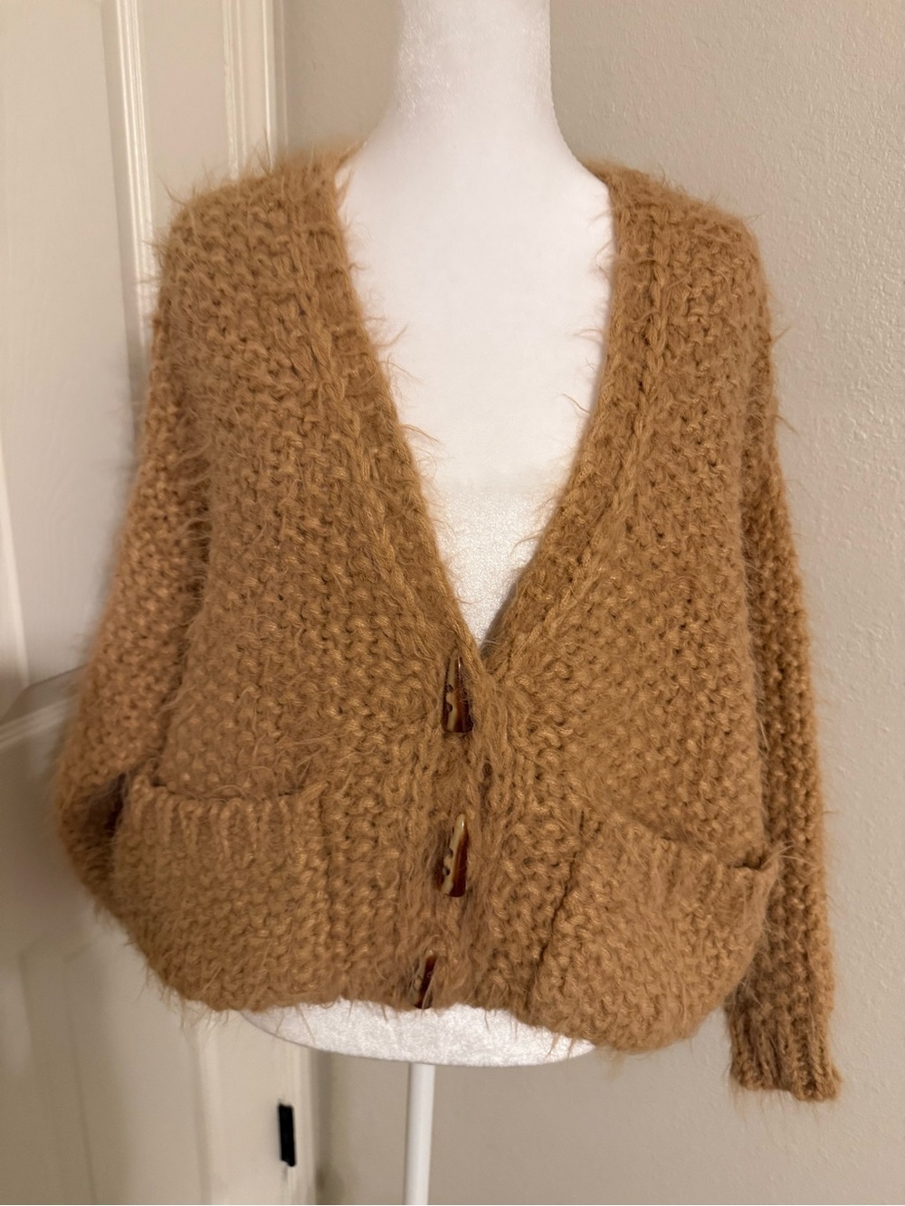 Storia Fuzzy Chunky Knit Cardigan in Camel Brown